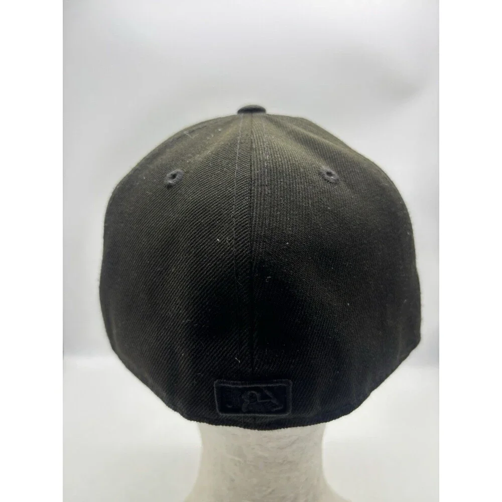 New Era 59FIFTY New York Yankees Hat Fitted 7 1/8 Blackout Cap Grey Undervisor